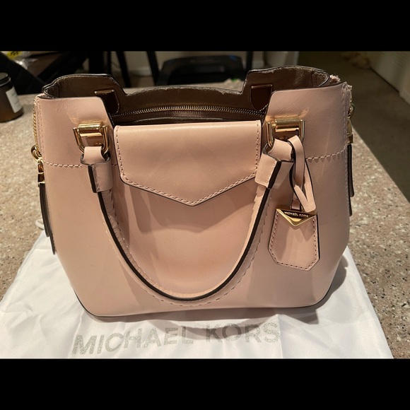 Michael Kors purse and matching wallet in pale pink - Picture 3 of 9